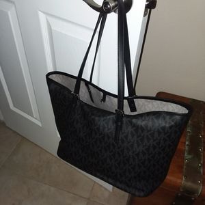 Michael Kors black jet-set tote
